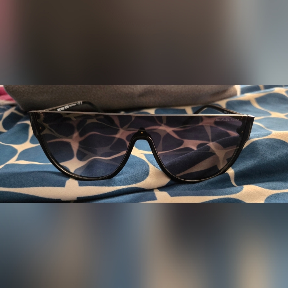 Michal Kors Aspen Sunglasses. - Picture 4 of 6